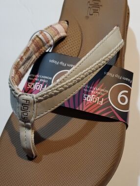 Flojos Flip Flops Size 9 Memory Foam Arch Support Cream Color